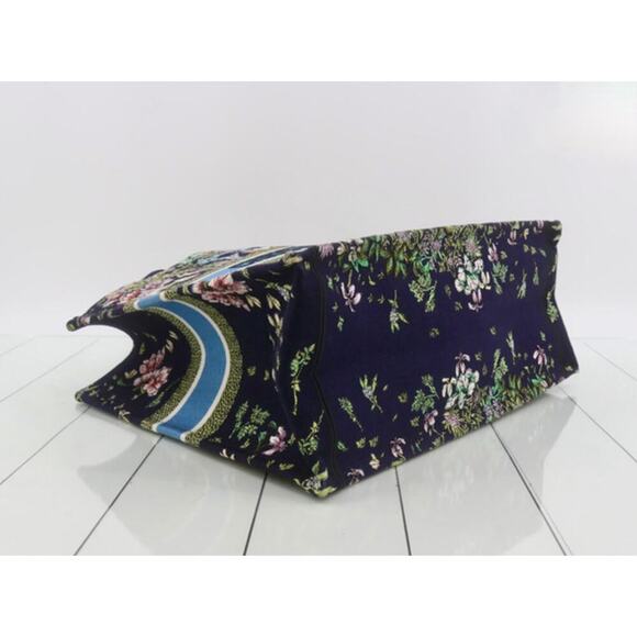 Dior Large Constellation Book Tote | Excellent Condition | Authentic Luxury - Picture 5 of 10